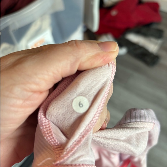 Lululemon tank size 6 - Picture 3 of 3
